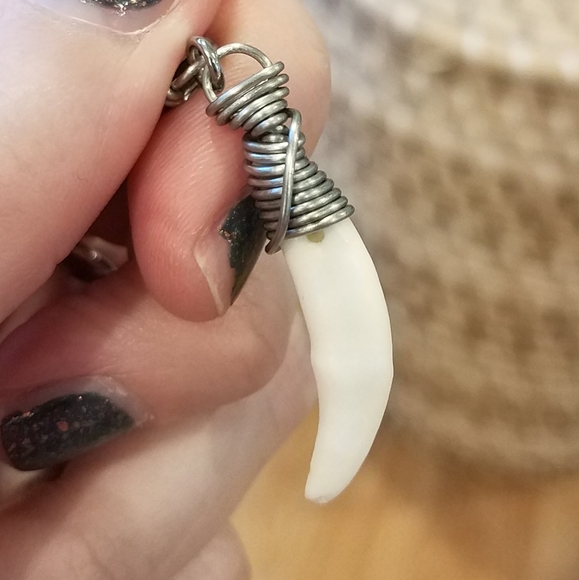 Silver Skull Blood Red Glass Coyote Teeth Earrings - Picture 7 of 7